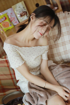她来自胡志明市在线观看